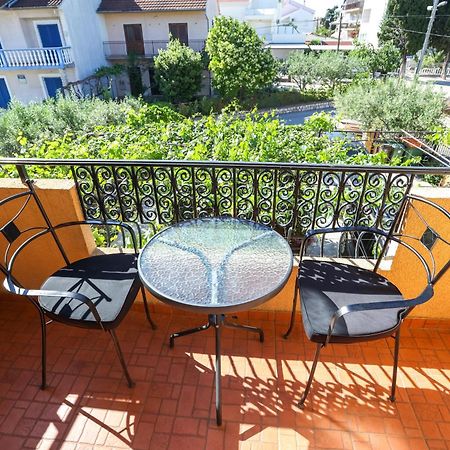 Apartments And Rooms Sinka Biograd Na Moru Ngoại thất bức ảnh