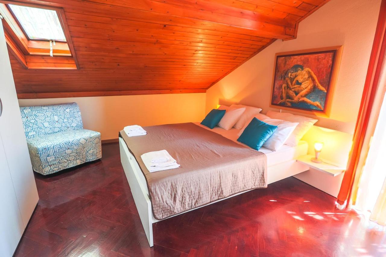 Apartments And Rooms Sinka Biograd Na Moru Ngoại thất bức ảnh