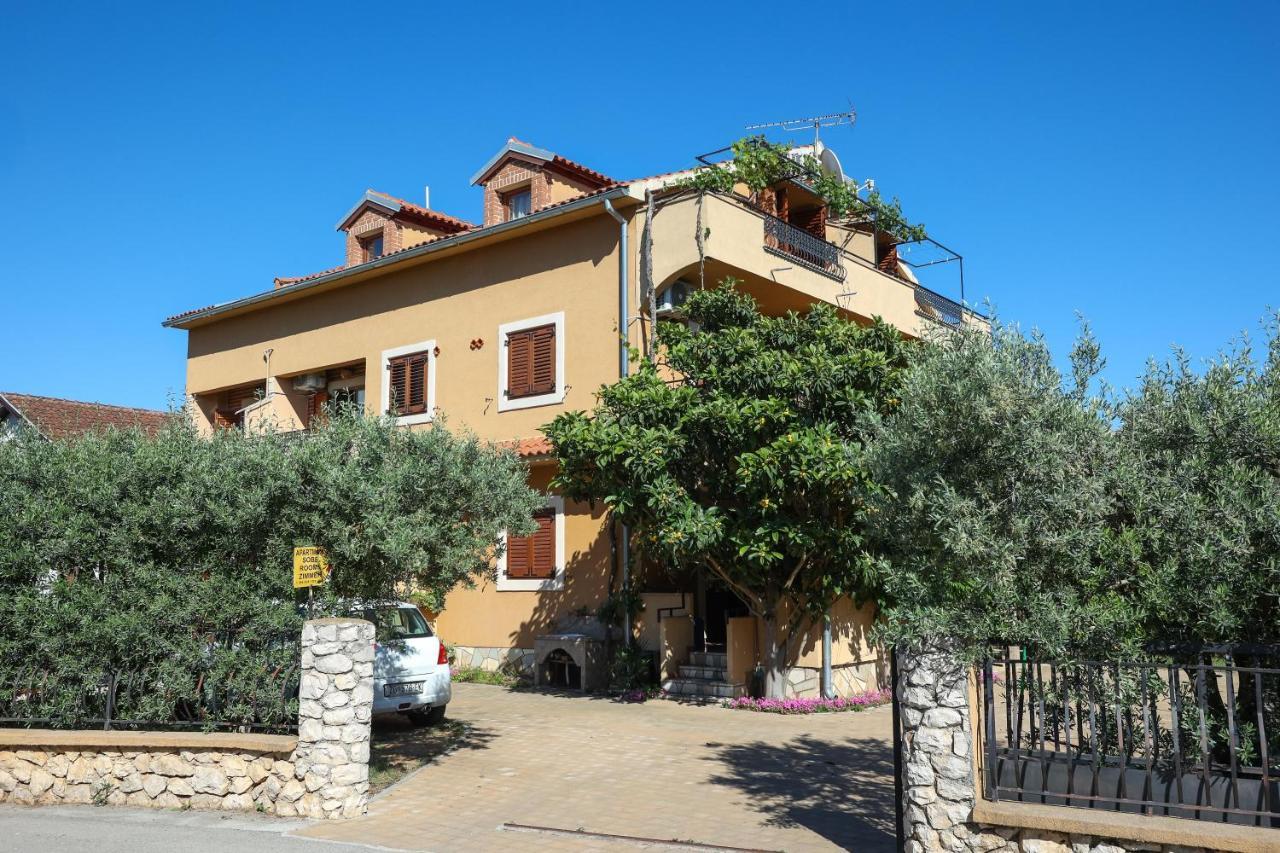 Apartments And Rooms Sinka Biograd Na Moru Ngoại thất bức ảnh