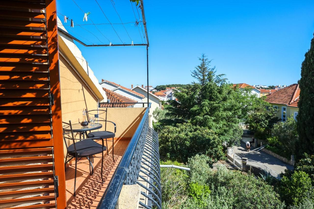 Apartments And Rooms Sinka Biograd Na Moru Ngoại thất bức ảnh