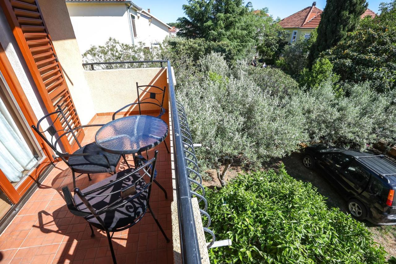 Apartments And Rooms Sinka Biograd Na Moru Ngoại thất bức ảnh