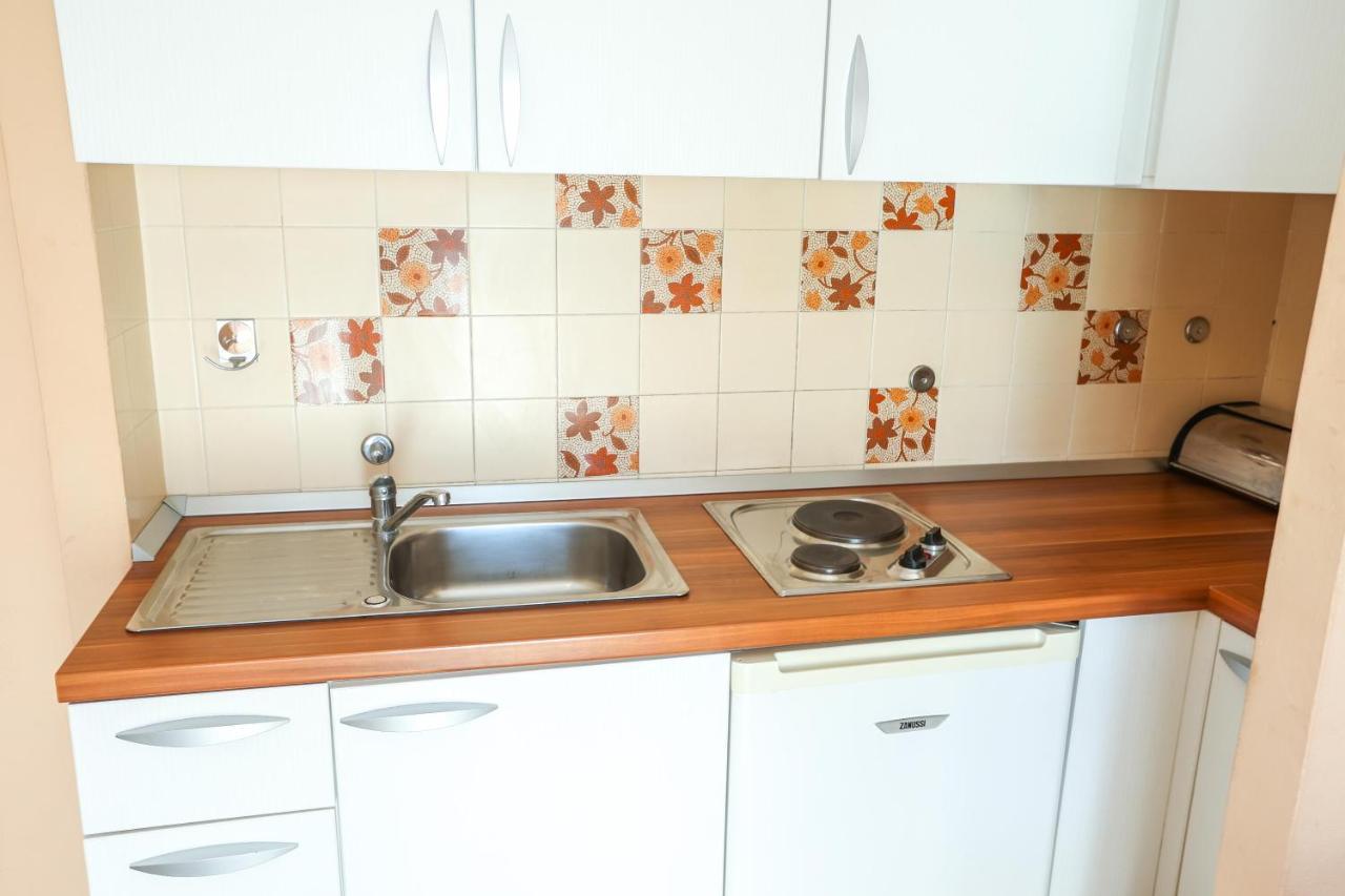 Apartments And Rooms Sinka Biograd Na Moru Ngoại thất bức ảnh