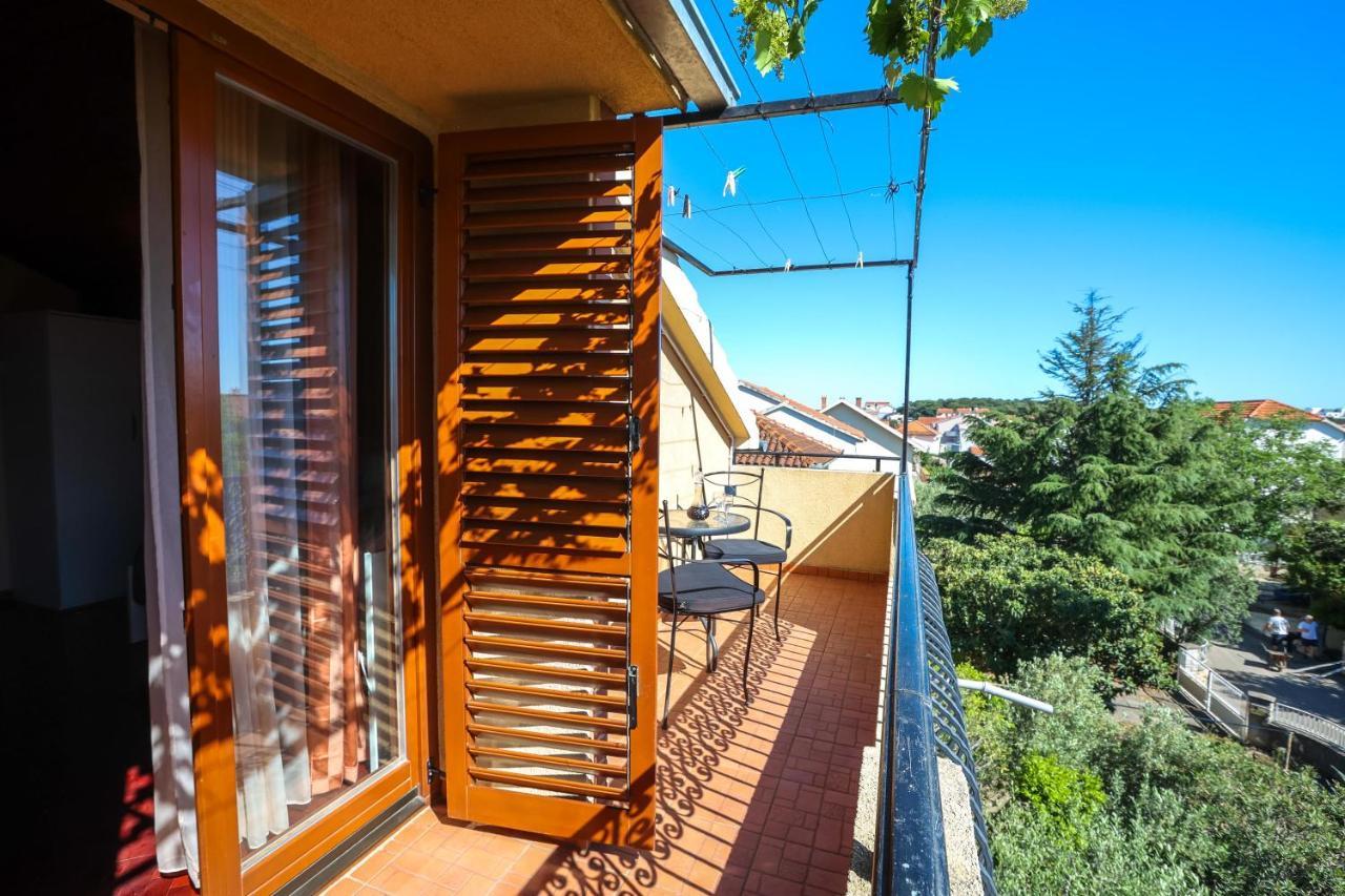 Apartments And Rooms Sinka Biograd Na Moru Ngoại thất bức ảnh