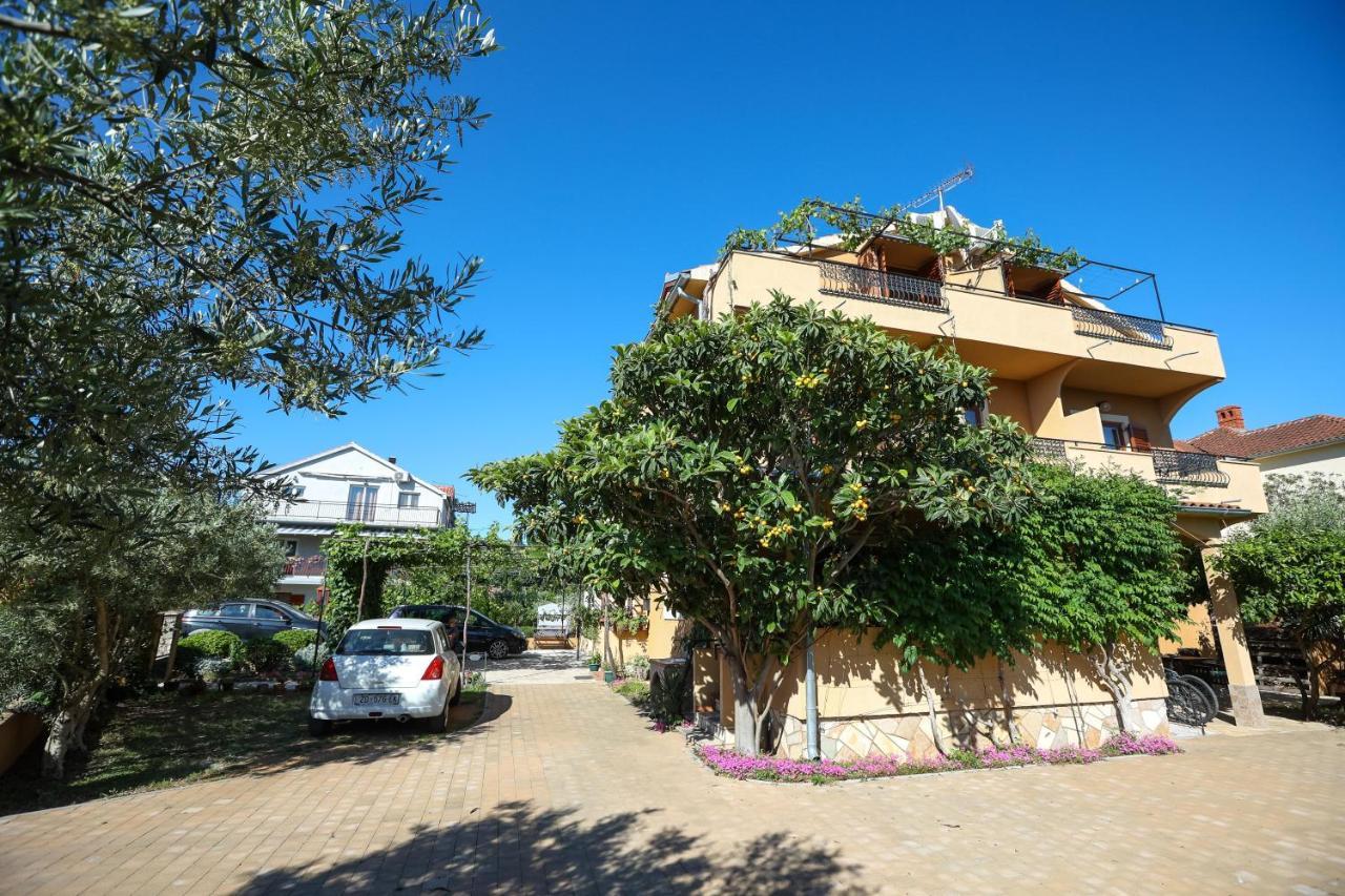 Apartments And Rooms Sinka Biograd Na Moru Ngoại thất bức ảnh