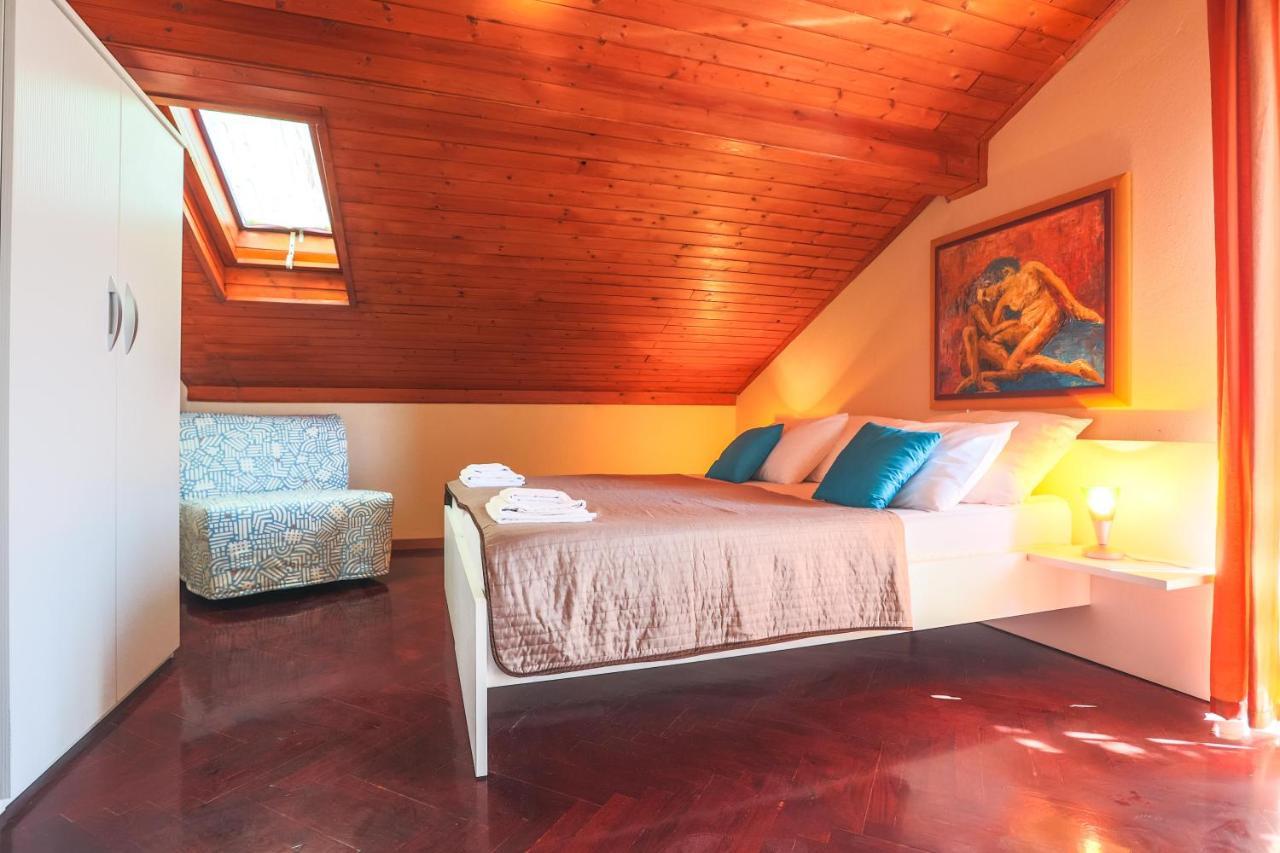 Apartments And Rooms Sinka Biograd Na Moru Ngoại thất bức ảnh