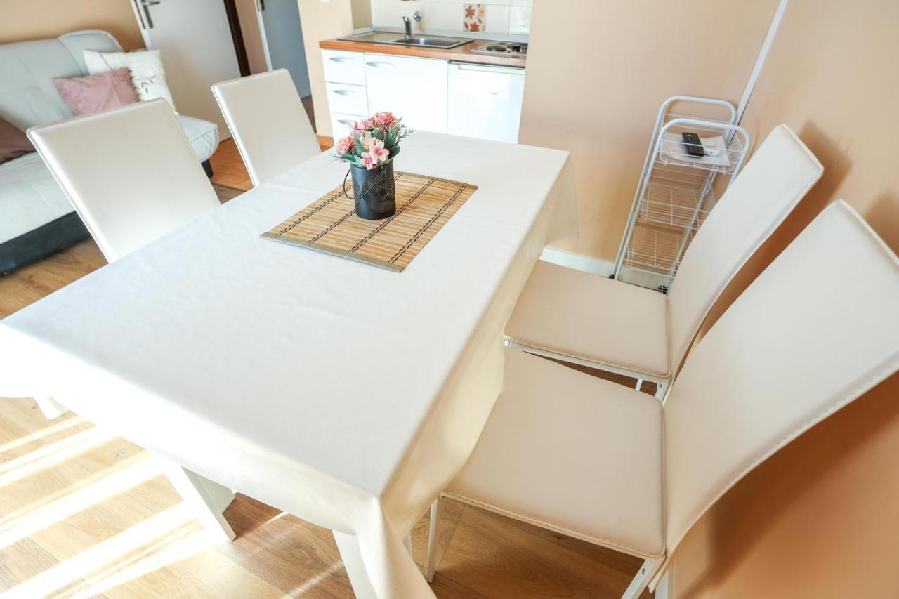 Apartments And Rooms Sinka Biograd Na Moru Ngoại thất bức ảnh