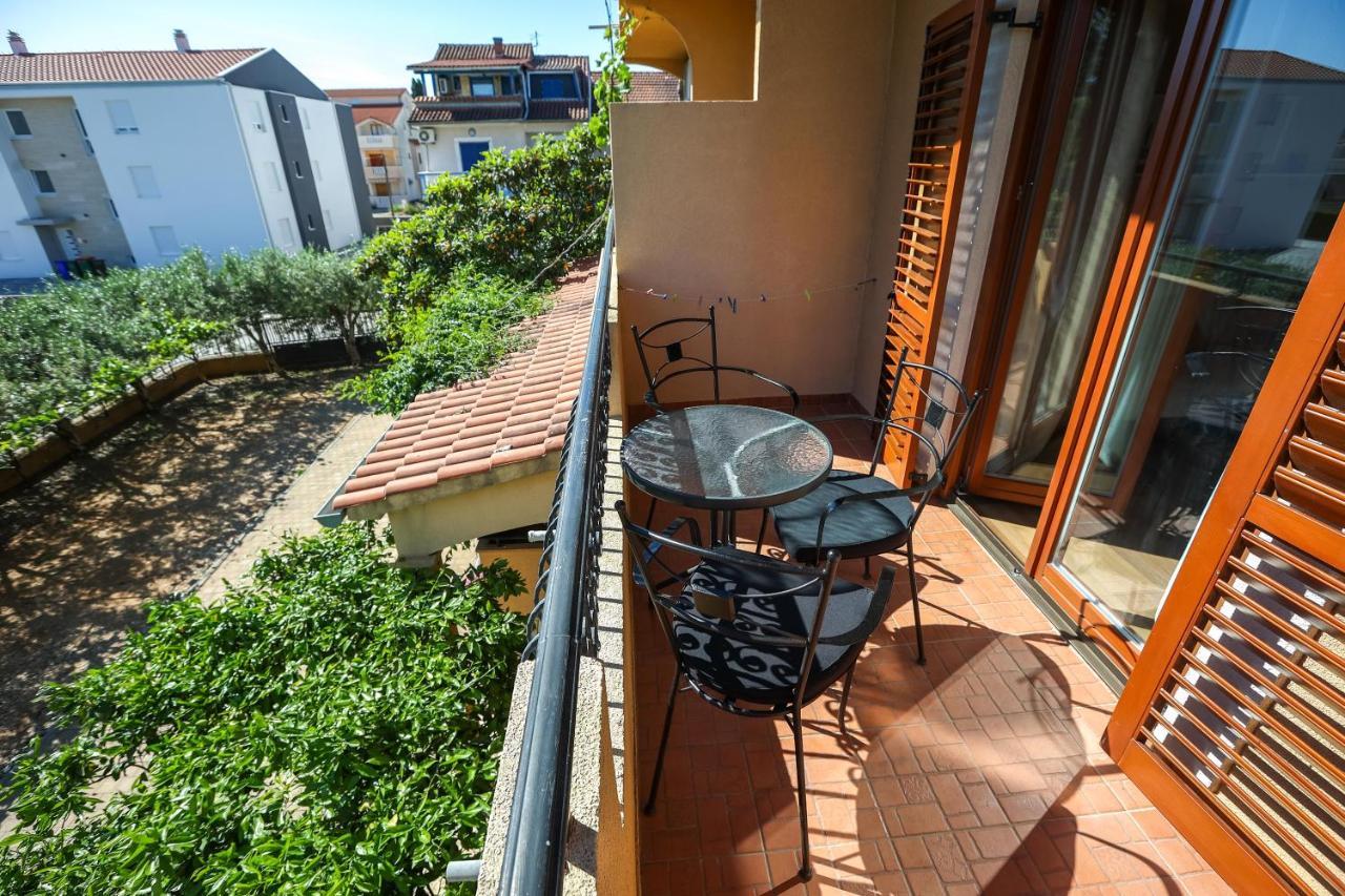 Apartments And Rooms Sinka Biograd Na Moru Ngoại thất bức ảnh
