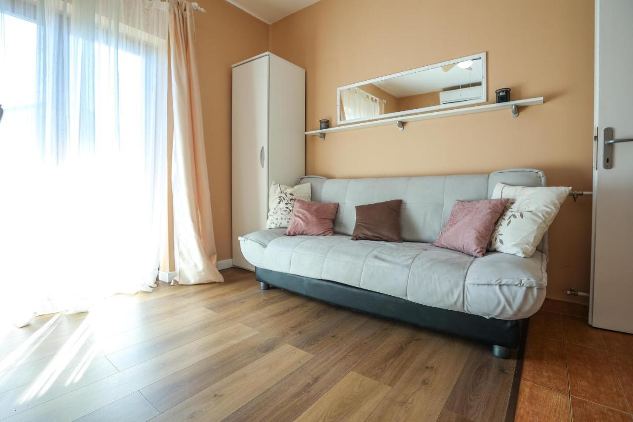 Apartments And Rooms Sinka Biograd Na Moru Ngoại thất bức ảnh