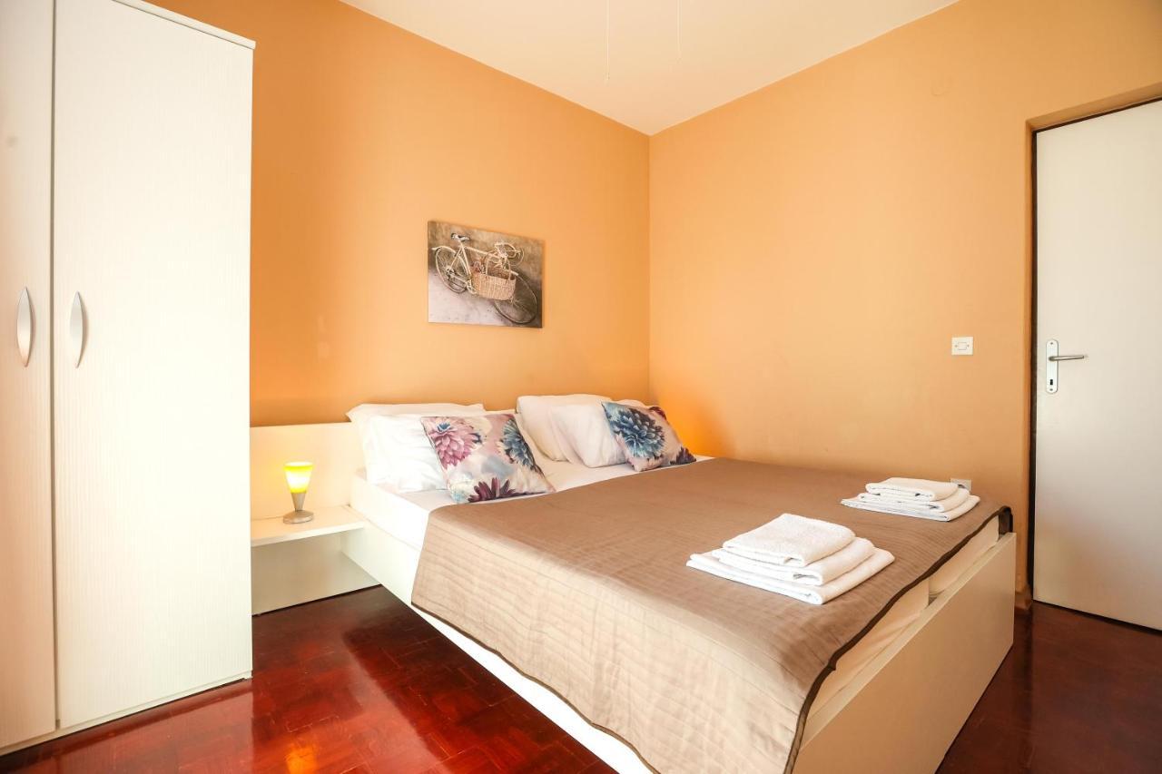 Apartments And Rooms Sinka Biograd Na Moru Ngoại thất bức ảnh