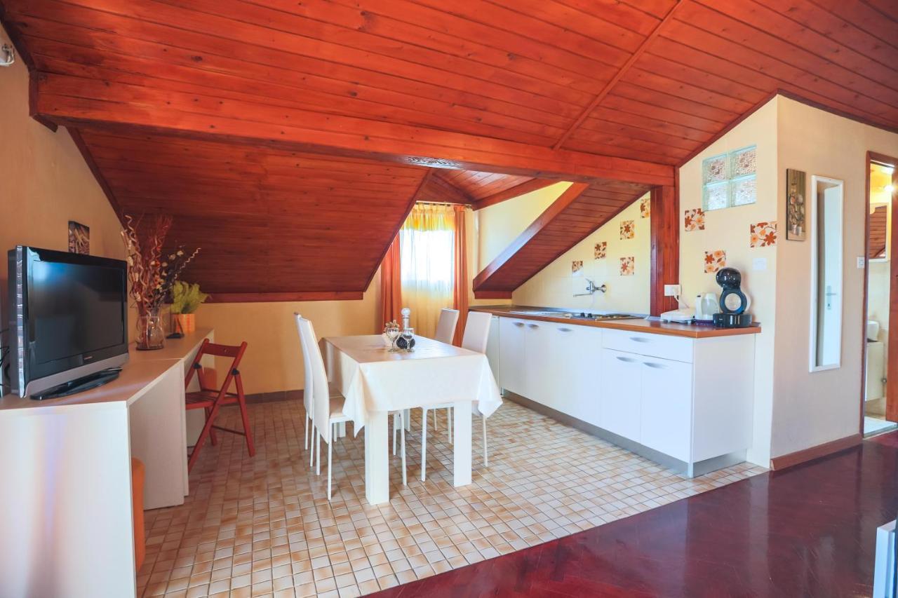 Apartments And Rooms Sinka Biograd Na Moru Ngoại thất bức ảnh