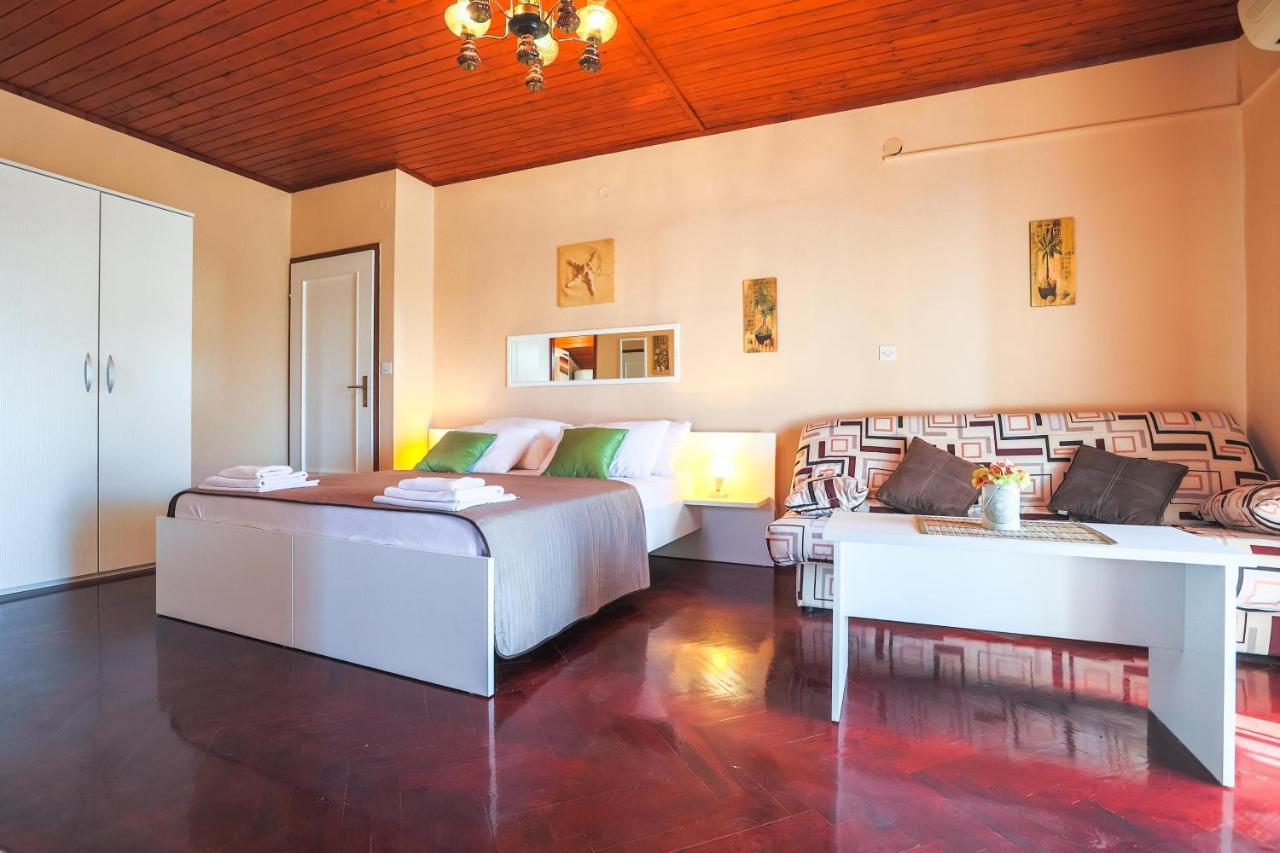 Apartments And Rooms Sinka Biograd Na Moru Ngoại thất bức ảnh