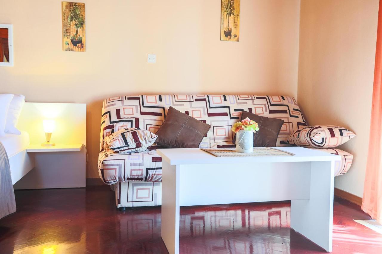 Apartments And Rooms Sinka Biograd Na Moru Ngoại thất bức ảnh