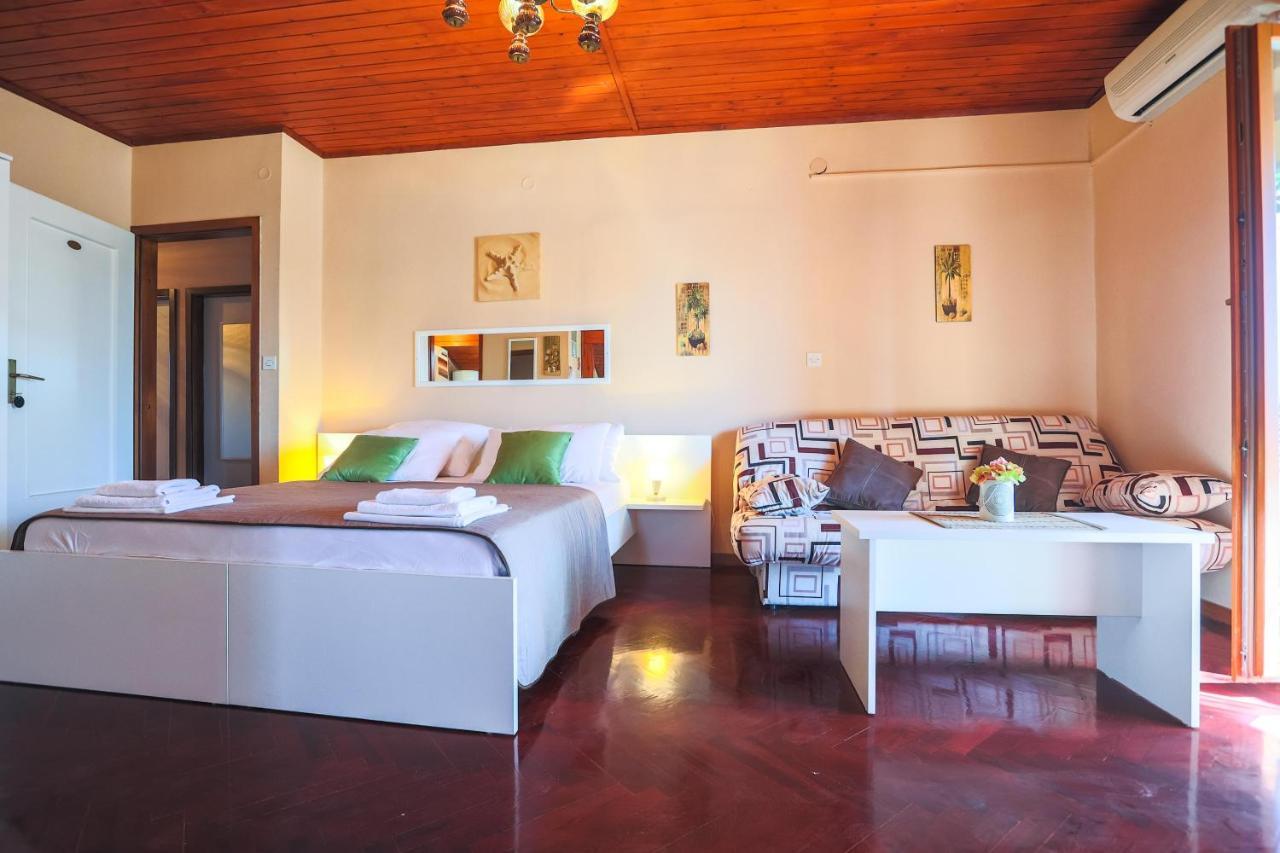 Apartments And Rooms Sinka Biograd Na Moru Ngoại thất bức ảnh