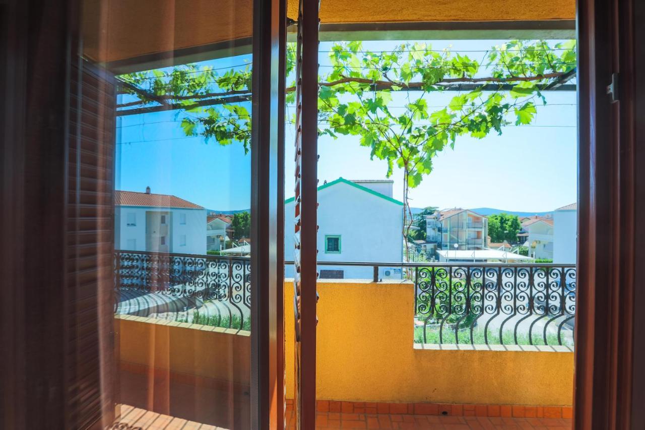 Apartments And Rooms Sinka Biograd Na Moru Ngoại thất bức ảnh