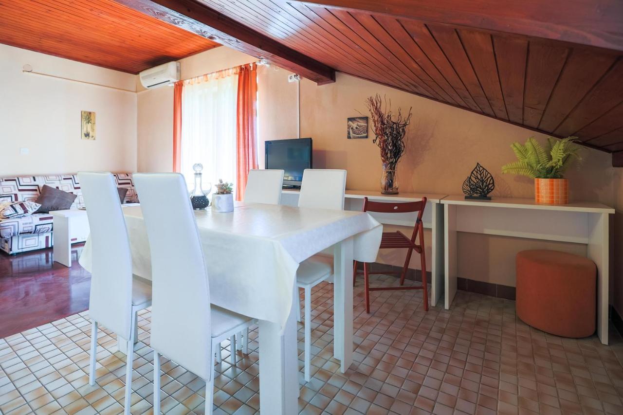 Apartments And Rooms Sinka Biograd Na Moru Ngoại thất bức ảnh