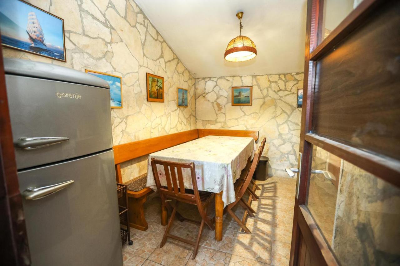 Apartments And Rooms Sinka Biograd Na Moru Ngoại thất bức ảnh