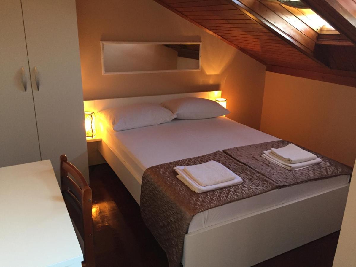 Apartments And Rooms Sinka Biograd Na Moru Ngoại thất bức ảnh