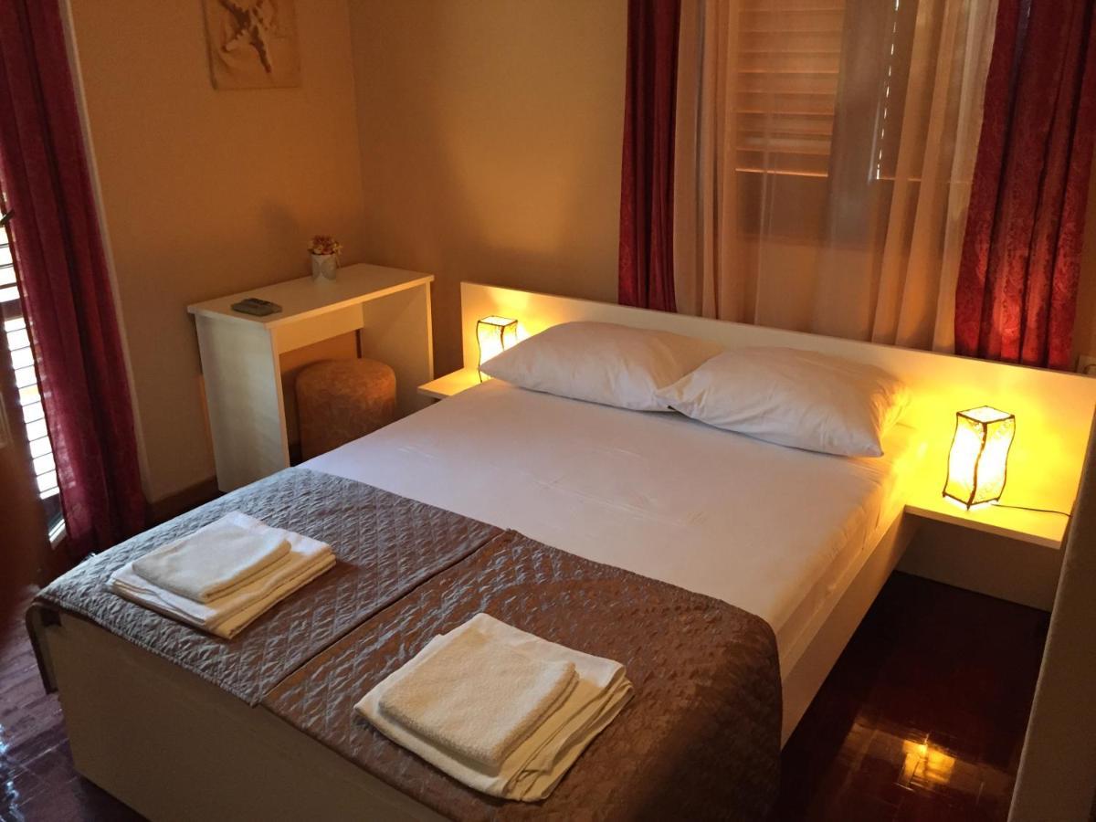 Apartments And Rooms Sinka Biograd Na Moru Ngoại thất bức ảnh